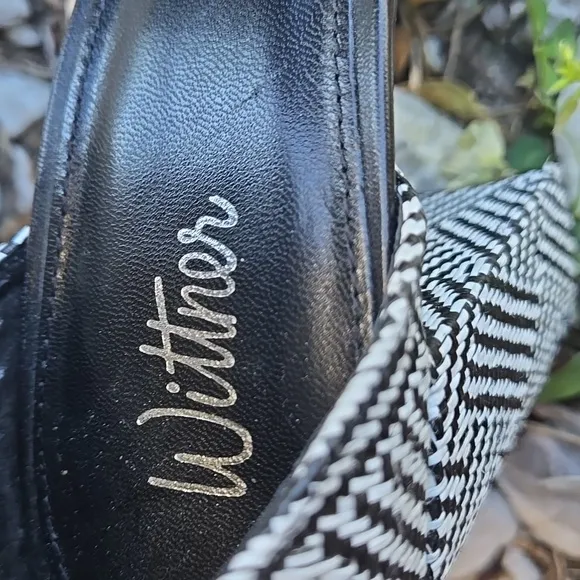 Whittner Romona Black And White Raffia Sandals Size 9
