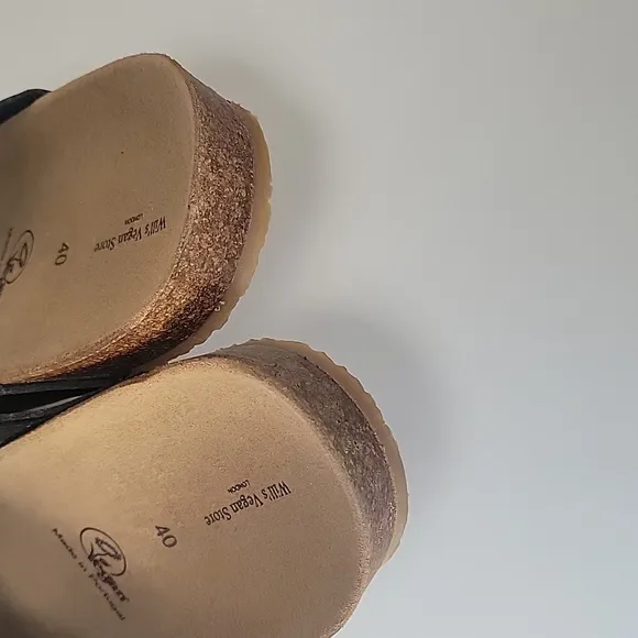 Willi's Vegan store London  two strap footbed leather sandals women's size 40