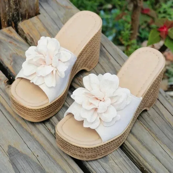 Women White Wedge Heel Thick-Soled Sandals With Floral Decoration