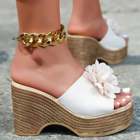 Women White Wedge Heel Thick-Soled Sandals With Floral Decoration