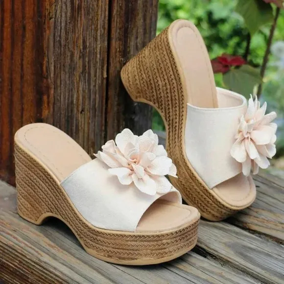 Women White Wedge Heel Thick-Soled Sandals With Floral Decoration