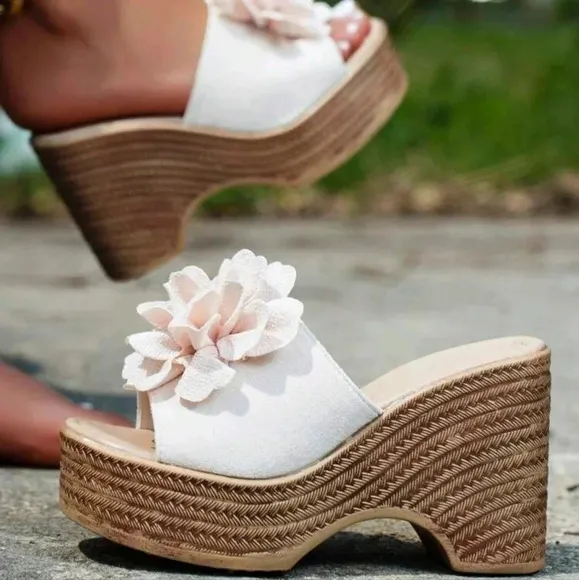 Women White Wedge Heel Thick-Soled Sandals With Floral Decoration