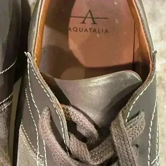 Women’s AQUATALIA Zala leather weatherproof metallic Sneakers- Size 8.5