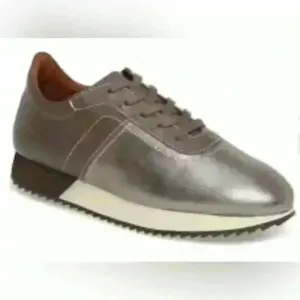 Women’s AQUATALIA Zala leather weatherproof metallic Sneakers- Size 8.5