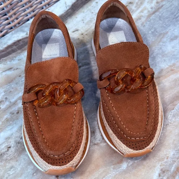 Women’s DOLCE VITA Jadah sneakers- pecan suede. Size 7.5