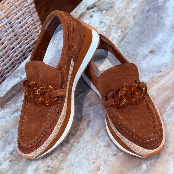Women’s DOLCE VITA Jadah sneakers- pecan suede. Size 7.5