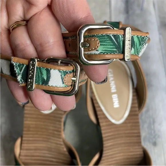 Women's Gianni Bini Luisa Banana Leaf Tropical Wedge Sandals 7.5