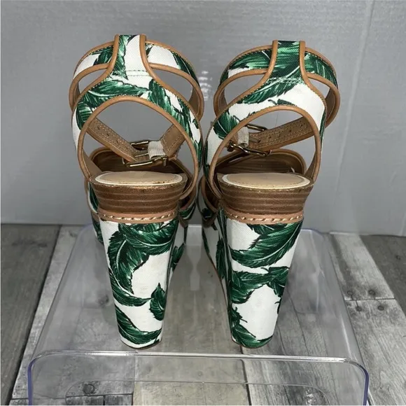 Women's Gianni Bini Luisa Banana Leaf Tropical Wedge Sandals 7.5