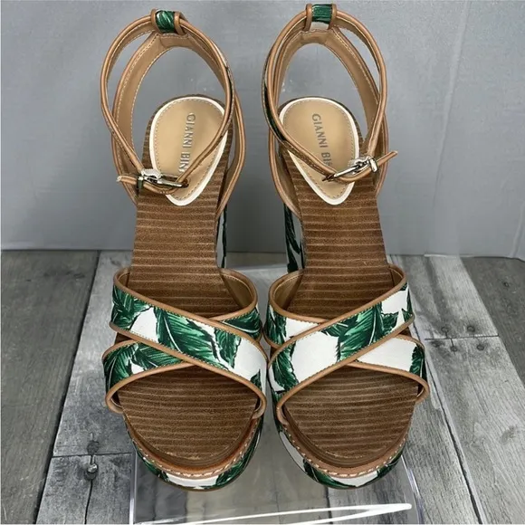 Women's Gianni Bini Luisa Banana Leaf Tropical Wedge Sandals 7.5