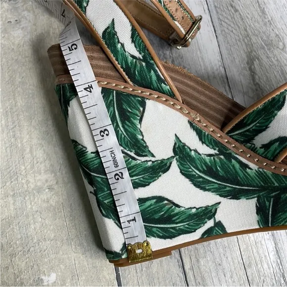 Women's Gianni Bini Luisa Banana Leaf Tropical Wedge Sandals 7.5