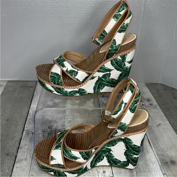 Women's Gianni Bini Luisa Banana Leaf Tropical Wedge Sandals 7.5