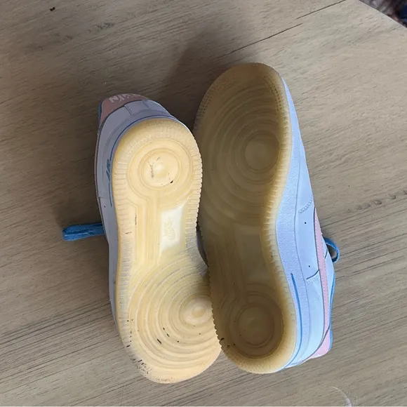 Women’s Nike 7.5 pink blue