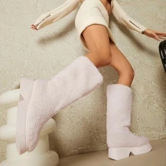 Women's Simple Solid Color Plush Mid-Calf Boots