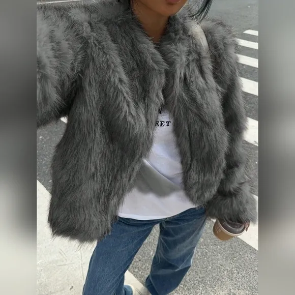 Women's Solid Color Long Sleeve Minimalist Faux Fur Jacket,