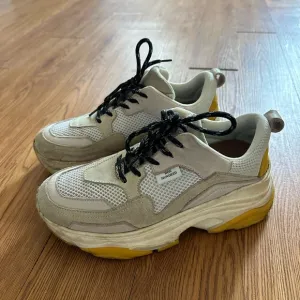 Won Hundred Sneakers