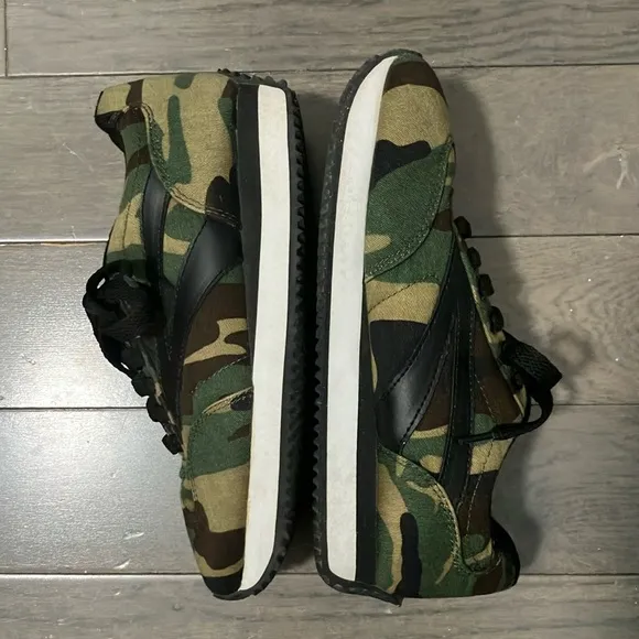 Y2K Vintage Steve Madden Camo Sneakers Size 6