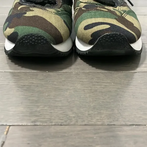Y2K Vintage Steve Madden Camo Sneakers Size 6