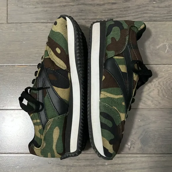 Y2K Vintage Steve Madden Camo Sneakers Size 6