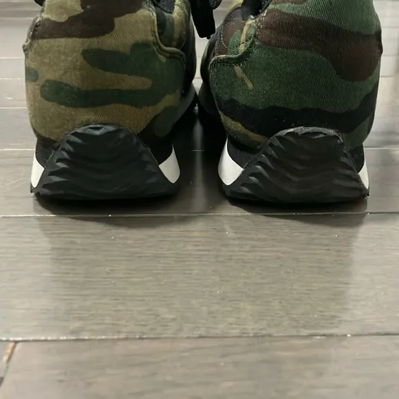 Y2K Vintage Steve Madden Camo Sneakers Size 6