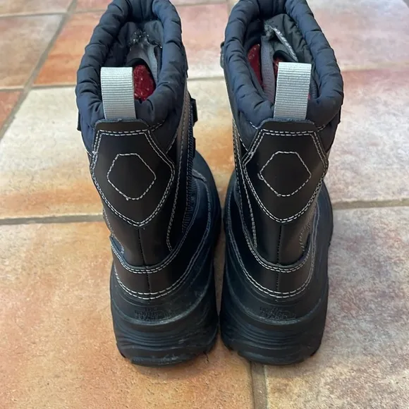 Youth The North Face winter boots size 4