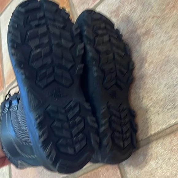 Youth The North Face winter boots size 4