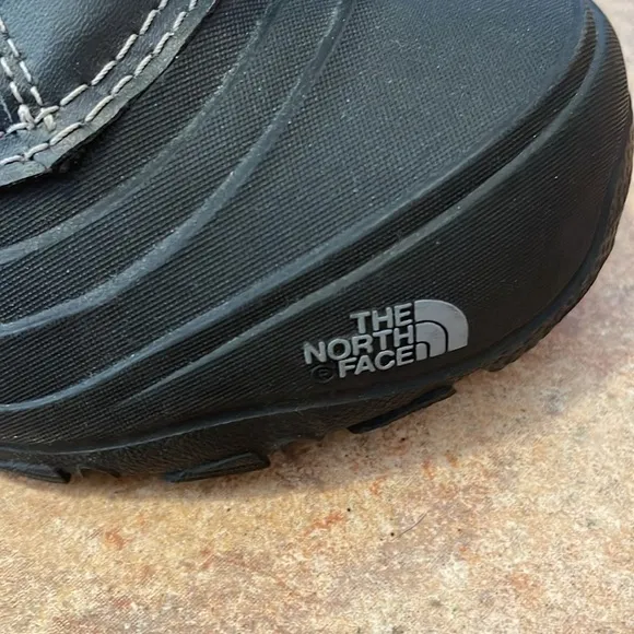 Youth The North Face winter boots size 4