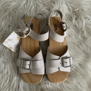 Zara Beige Leather Sandals